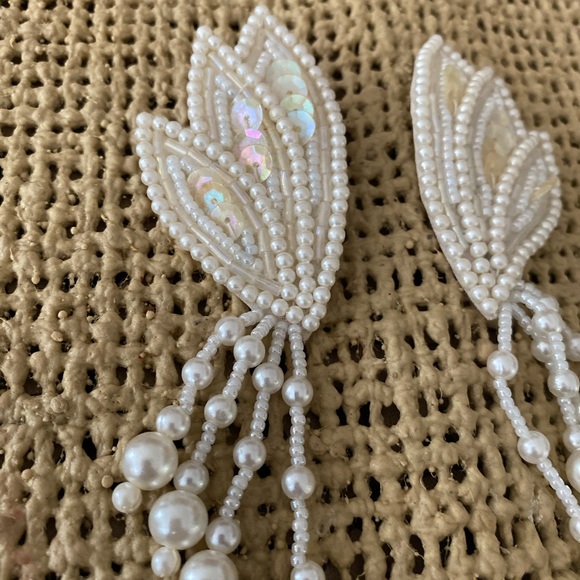 VINTAGE 80’S PEARL BEADED HOLOGRAPHIC SEQUIN TASSEL EARRINGS - Picture 2 of 9